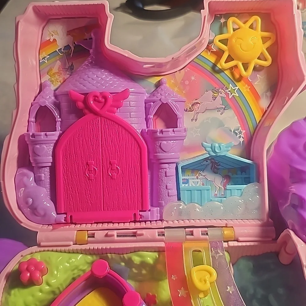Polly Pockets Unicorn Doll House